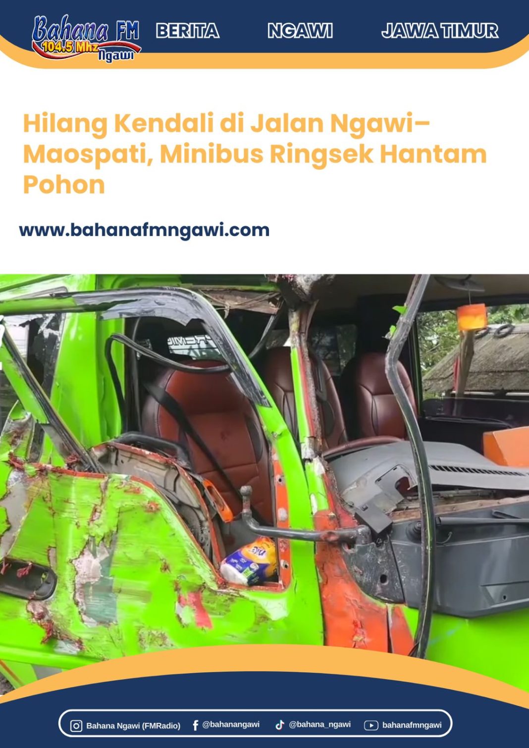 Hilang Kendali di Jalan Ngawi–Maospati, Minibus Ringsek Hantam Pohon