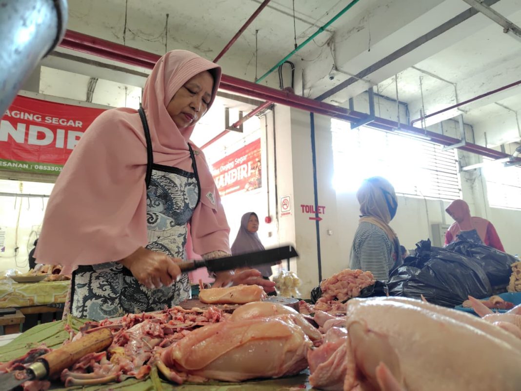 Program MBG Libur, Harga Daging Ayam dan Telur di Ngawi Melandai