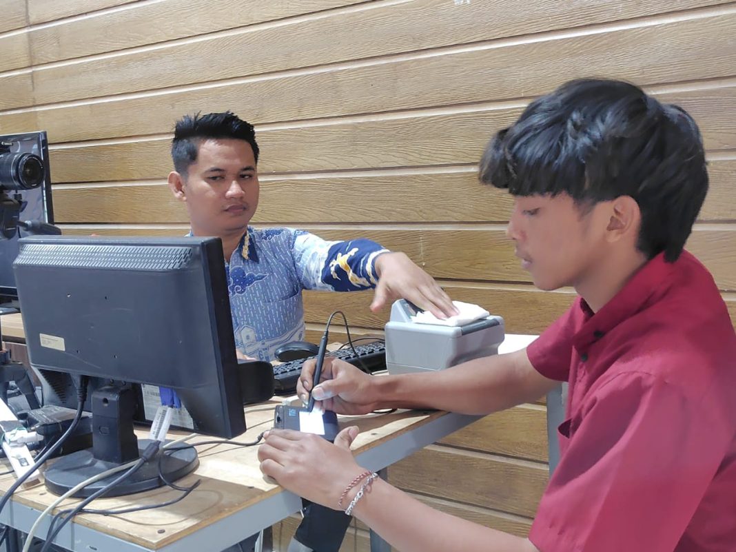 Target Terlampaui, Disdukcapil Ngawi Jemput Bola Perekaman e-KTP Pelajar