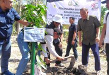 Kejari Ngawi Tanam Pohon Buah di Srigati, Dorong Penghijauan hingga Agro Wisata