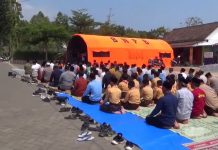 Sholat Istisqa Digelar di Posko Karhutla Gunung Lawu, Warga Berharap Hujan Segera Turun